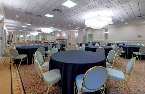Carteret Hotel | Relaxing Carteret Getaway! Restaurant, Free Parking & Pet-friendly!