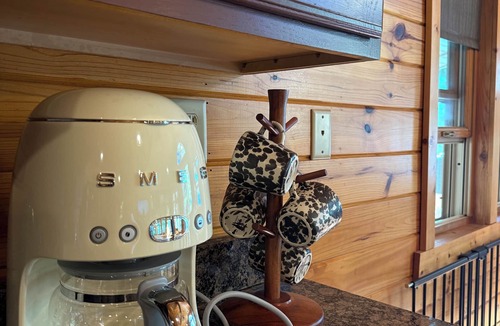 Luck Cabin | Relaxing getaway at the Blake Lake House! Lakefront cabin getaway!