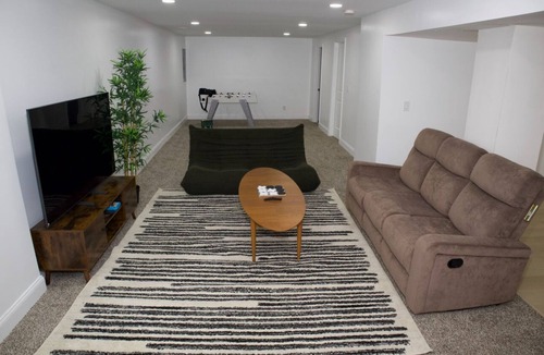 Kettering House | Relaxing Getaway w/Huge Lounge and Bedroom