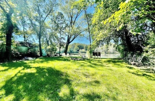 Wasco House | Relaxing home ON the Fox river