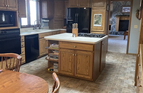 Rutland Bed & Breakfast | Relaxing Lake House, Private Beach/Yard, Dock, Jetski Lift, Continental Breakfst
