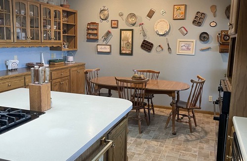 Rutland Bed & Breakfast | Relaxing Lake House, Private Beach/Yard, Dock, Jetski Lift, Continental Breakfst