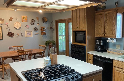 Rutland Bed & Breakfast | Relaxing Lake House, Private Beach/Yard, Dock, Jetski Lift, Continental Breakfst