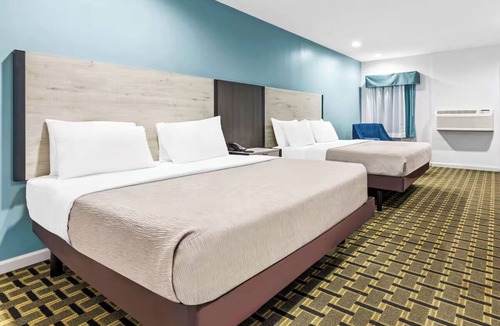 Huntsville Hotel | Relaxing Retreat Near Huntsville Museum of Art-3.0 miles away | Free Parking