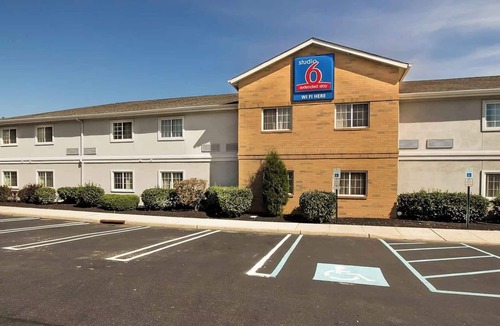 East Brunswick Hotel | Relaxing Stay Near Route 18