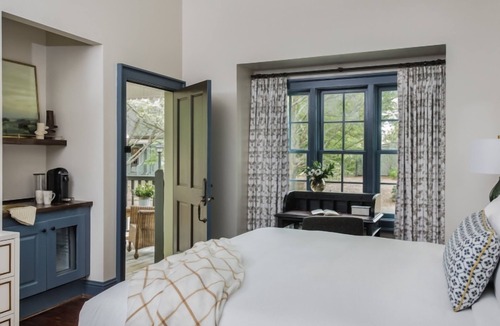 Mount Berry Hotel | Relaxing Stay with Golf, Spa, and Outdoor Pool! Pets Allowed!