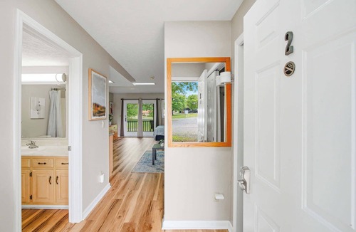 Baneberry House | Relaxing Studio, Sleeps 2, Near Golf & Douglas Lake