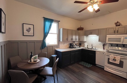 Downtown Dubuque House | Relaxing Townhouse Downtown Dubuque with fenced in backyard & pet friendly