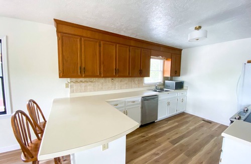 Roanoke Rapids House | Relaxing waterfront lakehouse on Lake Gaston and R&R Lake