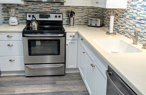 Shipyard Plantation Villa | Remodeled Beachwalk villa/beach locker/pool/8 min walk to beach in Shipyard