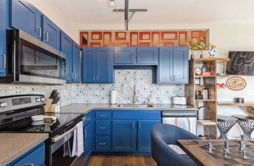 Lawrence Condo | Remodeled BOHO Condo - 1 Block to Mass Street!