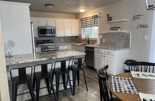 Howe House | Remodeled country home w/firepit, super close to great hiking trails