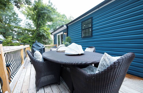 Durham House | Remodeled house, super close to Downtown Durham W/large deck & onsite parking.