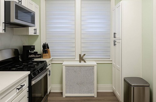 Jersey City House | Renovated 2BR Near MetLife Stadium 10 min 20 min NYC Parking Quiet Stay