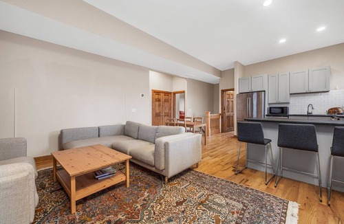Benton Park Apartment | Renovated 3 Bedroom Penthouse Suite in Benton Park