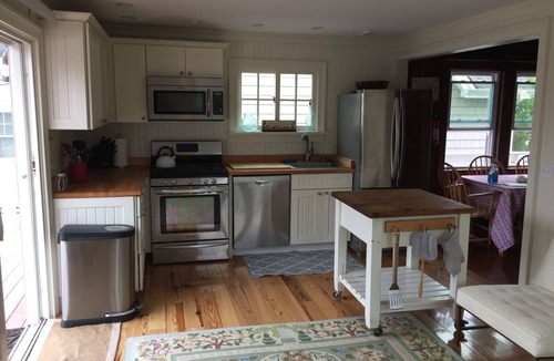 Normandy Beach Cottage | Renovated 3B/1 Bathroom Beach Cottage in Normandy Beach