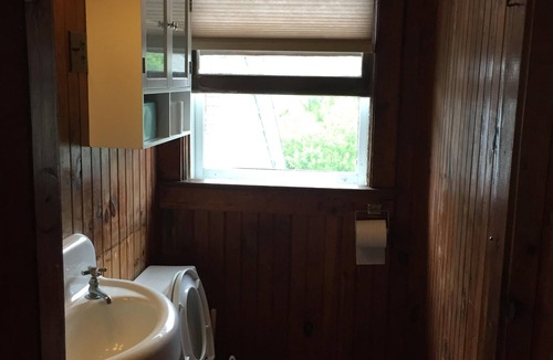 Normandy Beach Cottage | Renovated 3B/1 Bathroom Beach Cottage in Normandy Beach