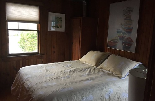 Normandy Beach Cottage | Renovated 3B/1 Bathroom Beach Cottage in Normandy Beach