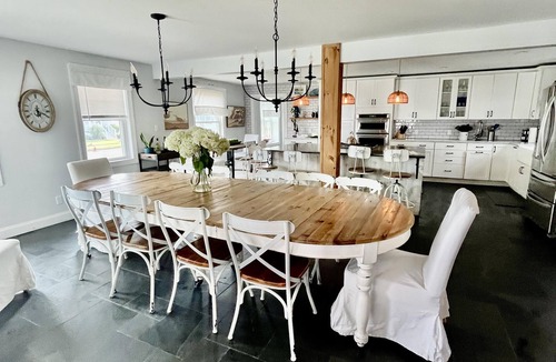 A-Zone House | Renovated, Amazing Bayview Sunsets, 5 Bd/4 Bath, Sleeps 14. Multifamily Getaway