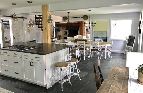 A-Zone House | Renovated, Amazing Bayview Sunsets, 5 Bd/4 Bath, Sleeps 14. Multifamily Getaway