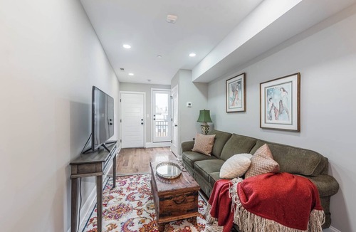 Downtown Baltimore Apartment | Renovated apartment in walking Distance to Fells waterfront, Hopkins & P.Park