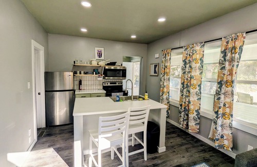 Downtown Omaha Apartment | Renovated Apartment Near UNMC and Midtown Crossing