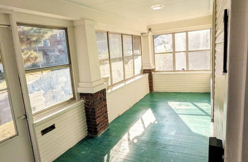 Downtown Omaha Apartment | Renovated Apartment Near UNMC and Midtown Crossing
