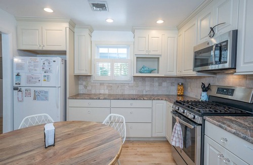 Village Green House | Renovated Cool House/Private Heated Pool/Short Walk to Beach/Sleeps 10