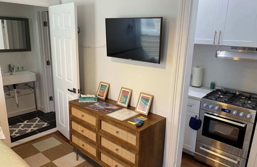 Ocean Grove Apartment | Renovated Dog Friendly Studio 2 Blocks to Beach & Main Ave | Private Entrance