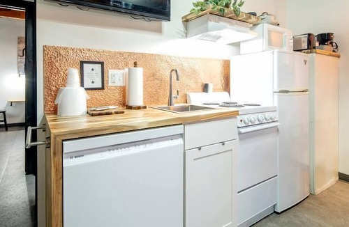 Pinnacles Entrance Badlands Cabin | Renovated Family-Friendly Cabin with Dog-Friendly Amenities Near Wall Drug – Wall, South Dakota