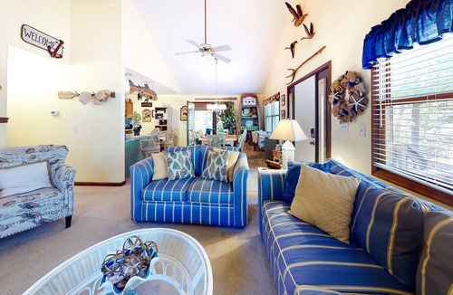 Ocean Pines House | Renovated Home with Deck, Sunroom, Washer/Dryer, Central AC & WiFi