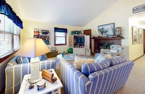 Ocean Pines House | Renovated Home with Deck, Sunroom, Washer/Dryer, Central AC & WiFi