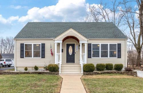 Wentzville House | Renovated House for 14 in Wentzville MO