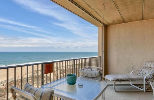 Montego Bay Condo | Renovated top floor 3 BR 2 BA oceanfront condo at 130th Street in Ocean City, MD