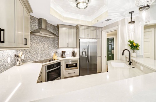 Palmetto Dunes Villa | Renovated villa w/lush nature views & screened porch only steps to the beach