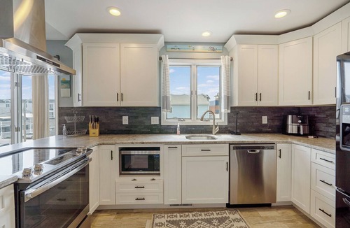 Sea Isle City House | Renovated with Backyard Oasis! Quick Walk to Town & Beach. 4 BRs. Sleeps 10