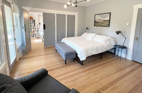 Winigan House | Rescued Wood Retreat—Peaceful Country Retreat 7 beds-3.5 baths.