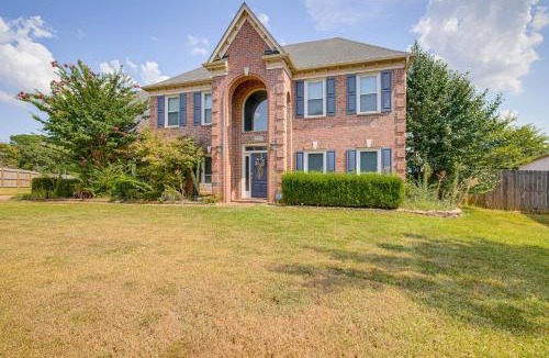 Cordova House | Residential Cul-De-Sac: Suburban Memphis Hideaway!