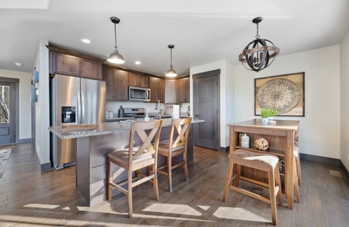 Lead House | Restful Retreat with Panoramic Views, Hot Tub, and Centrally Located to Deadwood