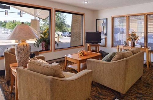 Atlantic Hotel | Restful Room w/Kitchenette and BBQ Grill Near Downtown – Perfect for Business