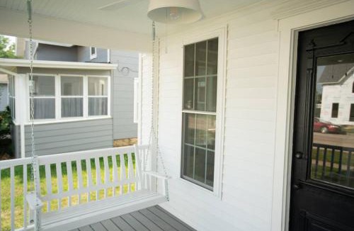 Maquoketa House | Restored Queen Anne Cottage