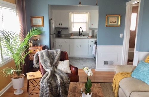 West Ridge Apartment | Retro-Chic Urban Oasis