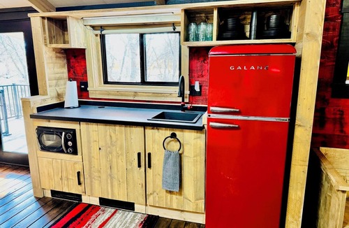 Ashland RV Rental | Retro - Safari Tent | 2 Bed, 1 Bath