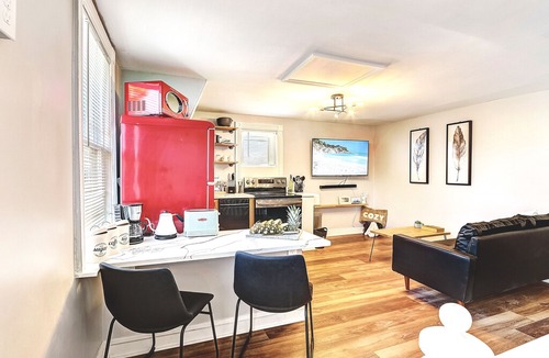 Woodbury Apartment | RetroChic★Parking★950Mb★20min->CenterCity&Airport5