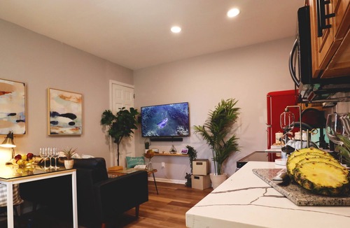 Woodbury Apartment | RetroChic★Parking★950Mb★20min->CenterCity&Airport1