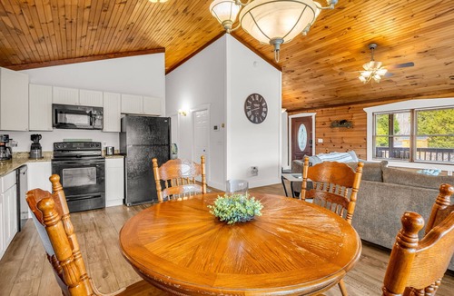 Rutherfordton Cabin | Ridge View Cabin with Fireplace Pet Friendly 2.7 miles from TIEC