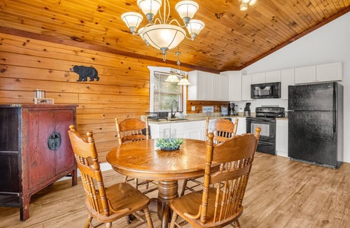 Rutherfordton Cabin | Ridge View Cabin with Fireplace Pet Friendly 2.7 miles from TIEC