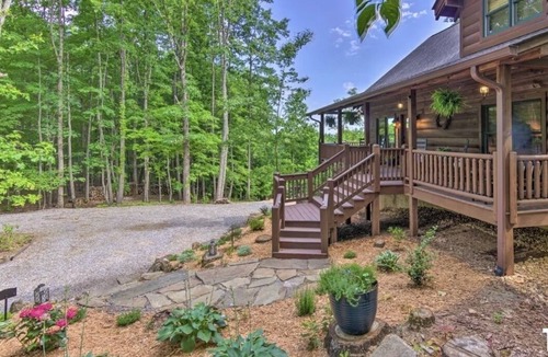 Vein Mountain Cabin | Ridgetop View Cabin ~ Pet-Friendly w/Hot Tub!
