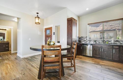 Moab South Valley House | Rim View 3