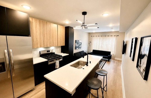 Graduate Hospital Apartment | Rittenhouse, 4 level, 2 bedroom,& rooftop.